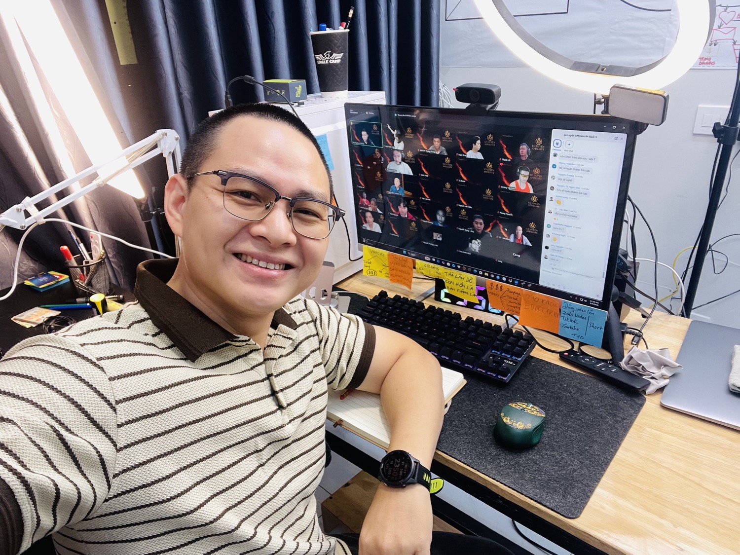 Thầy Vưu Xuân Hào đang dạy trực tiếp lớp Build App A.I